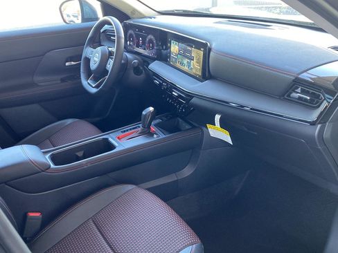 Certified 2025 Nissan Kicks SR w/ SR Premium Package AWD/4WD image 26