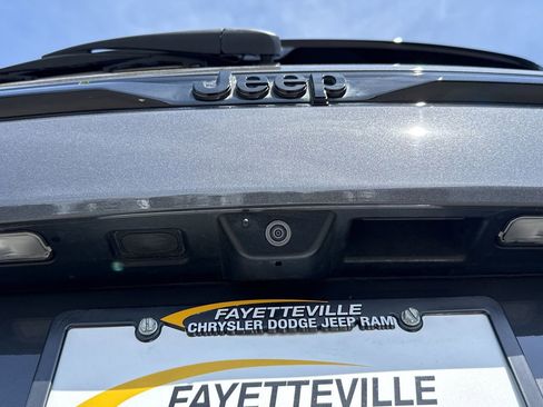 Used 2025 Jeep Grand Cherokee Limited w/ Luxury Tech Group II image 27