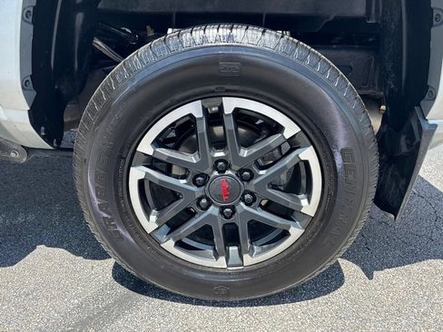 Used 2024 Toyota Tacoma TRD Sport AWD/4WD image 43