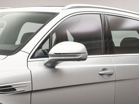 New 2025 Bentley Bentayga image 14