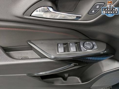 Used 2025 Chevrolet Trax RS w/ Sunroof Package FWD image 10