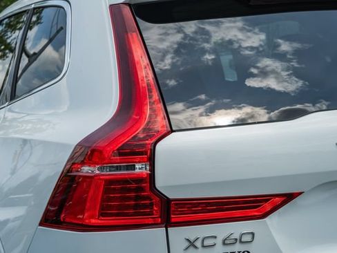 Certified 2023 Volvo XC60 B5 Plus w/ Climate Package AWD/4WD image 8