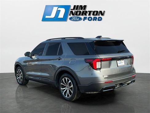 Used 2025 Ford Explorer ST-Line image 9