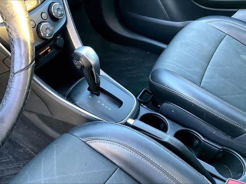 Used 2019 Chevrolet Trax LT w/ LT Convenience Package image 16