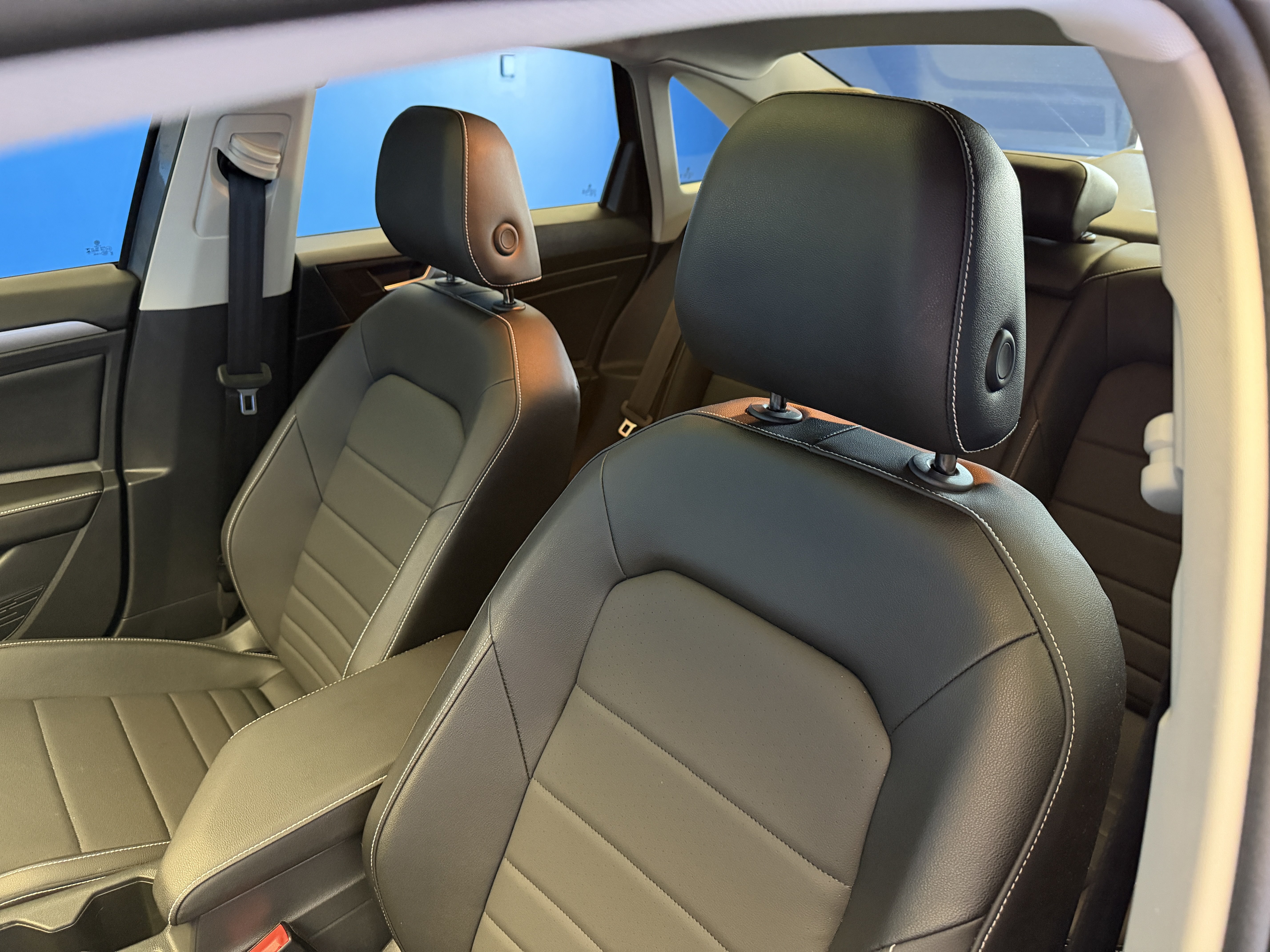 Used 2024 Volkswagen Jetta SE w/ Panoramic Sunroof Package FWD image 12
