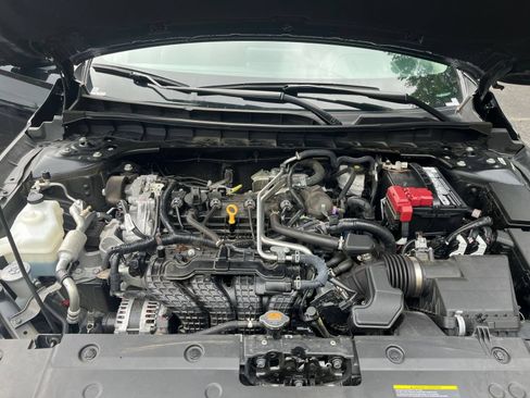 Used 2025 Nissan Altima 2.5 SV FWD image 32