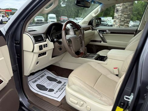 Used 2015 Lexus GX 460 w/ Premium Package AWD/4WD image 9