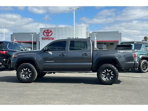 Used 2020 Toyota Tacoma TRD Off-Road w/ TRD Premium Off Road Package AWD/4WD image 7