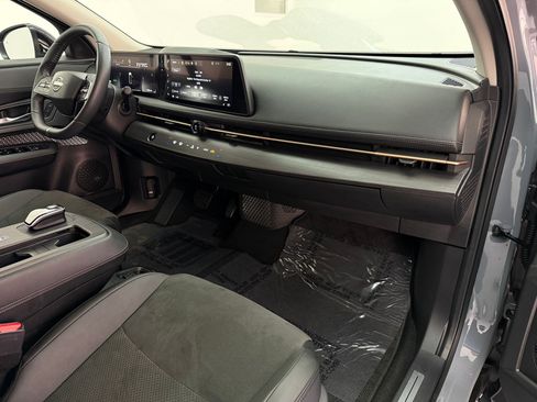 Used 2025 Nissan Ariya AWD image 20