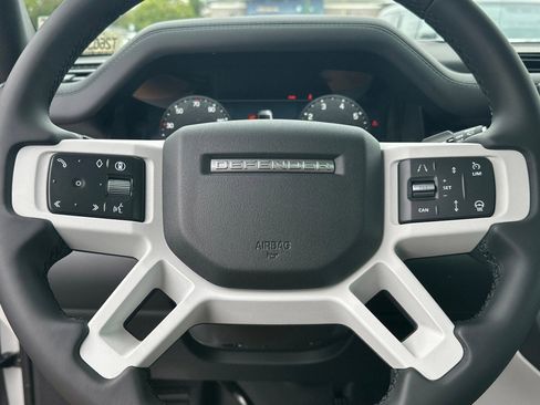 New 2026 Land Rover Defender 110 X-Dynamic SE AWD/4WD image 17