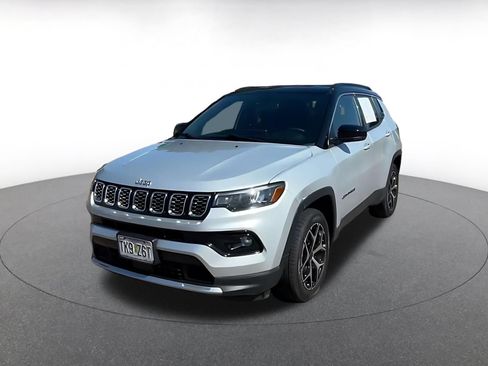 Used 2025 Jeep Compass Limited AWD/4WD image 7
