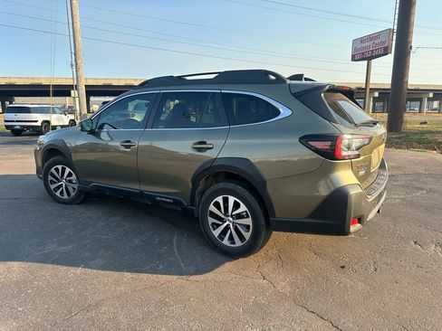 Used 2025 Subaru Outback Premium image 5