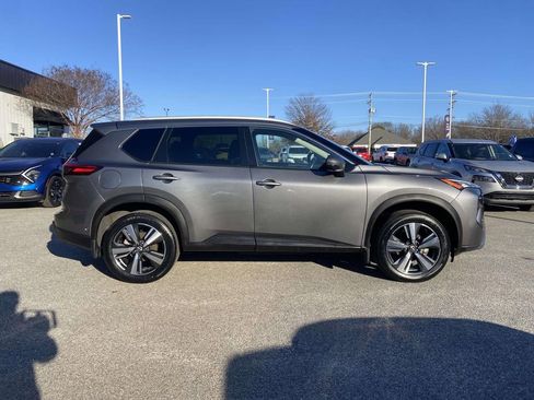 Used 2024 Nissan Rogue SL AWD/4WD image 2