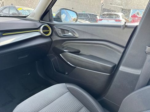 Used 2024 Chevrolet Trax LT image 30