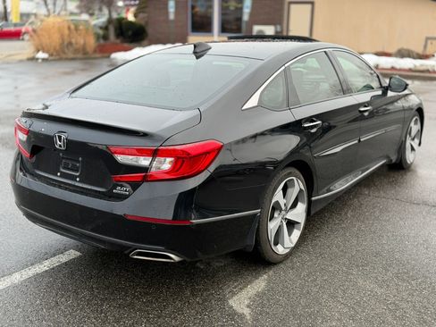 Used 2018 Honda Accord Touring image 3