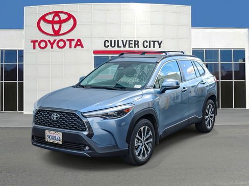 Used 2024 Toyota Corolla Cross XLE w/ Convenience Package FWD image 1
