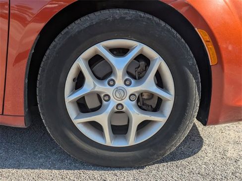 Used 2018 Chrysler Pacifica Touring Plus w/ Tire & Wheel Group image 11