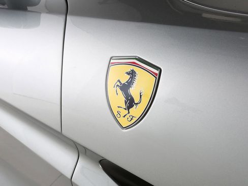 Used 2019 Ferrari Portofino RWD image 14