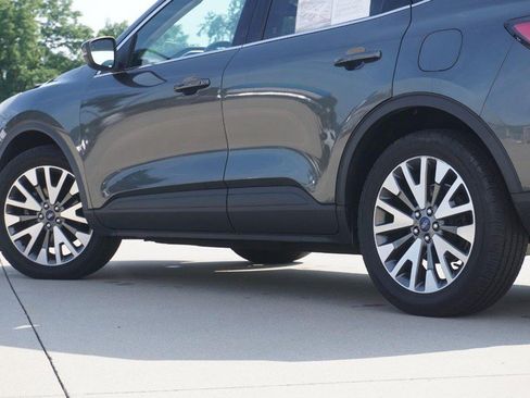 Used 2020 Ford Escape Titanium AWD/4WD image 13