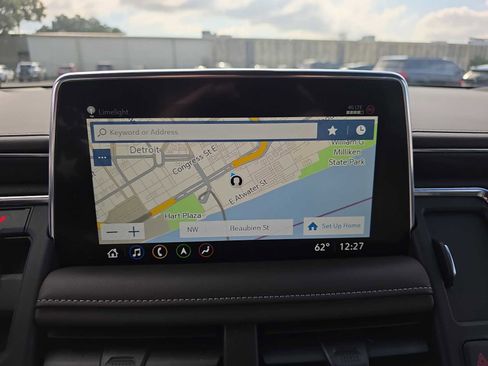 Used 2021 GMC Yukon XL SLT w/ SLT Premium Package image 17