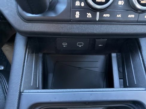Used 2022 Land Rover Defender 110 V8 image 26