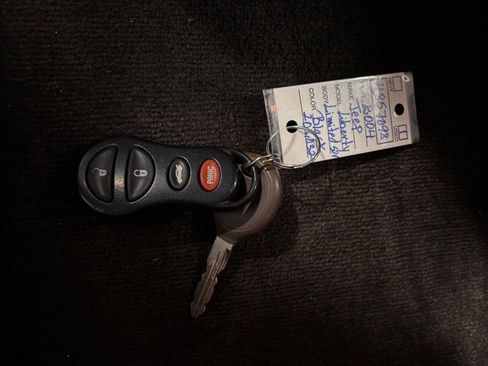 Used 2004 Jeep Liberty Limited w/ 17" Chrome Wheel & Tire Group image 34