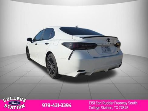 Used 2020 Toyota Camry SE FWD image 6