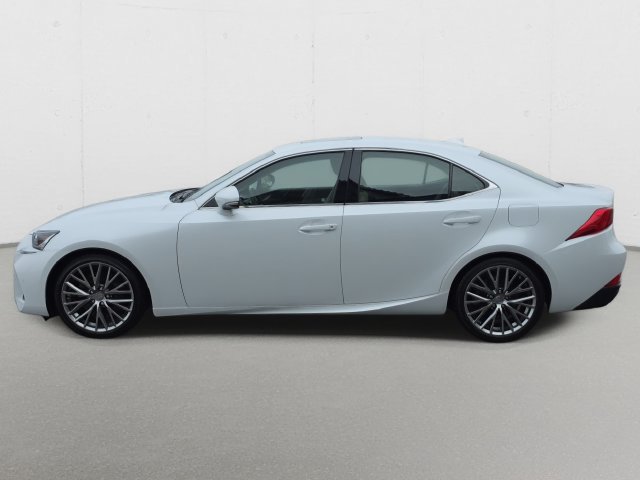 Used 2018 Lexus IS 300 AWD w/ Comfort Package image 8
