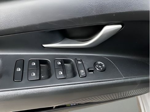 Used 2023 Hyundai Elantra SEL w/ Convenience Package image 16