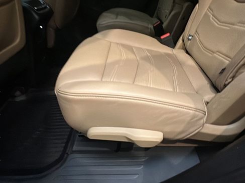 Used 2024 Cadillac XT6 Premium Luxury w/ Platinum Package AWD/4WD image 16