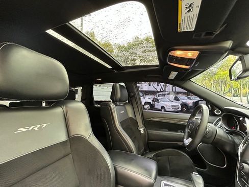 Used 2014 Jeep Grand Cherokee SRT image 33