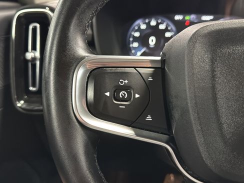 Used 2022 Volvo XC40 T5 Momentum AWD/4WD image 39