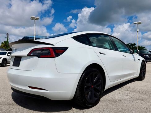 Used 2021 Tesla Model 3 Standard Range Plus RWD image 5