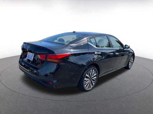 Used 2025 Nissan Altima 2.5 SV FWD image 9