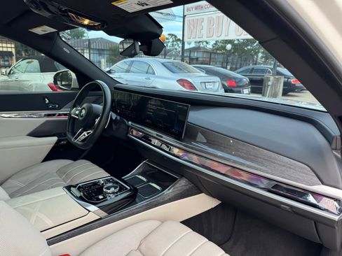 Used 2023 BMW 760i xDrive w/ Executive Package AWD/4WD image 24