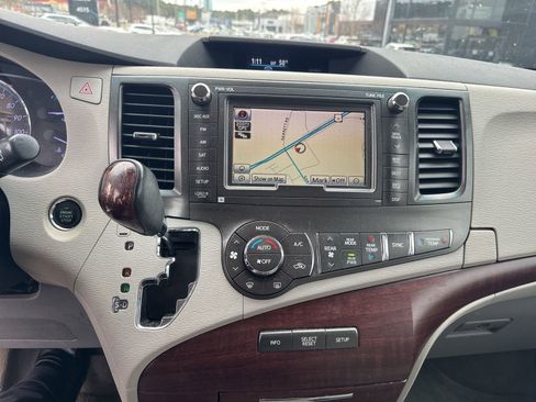 Used 2013 Toyota Sienna XLE image 14