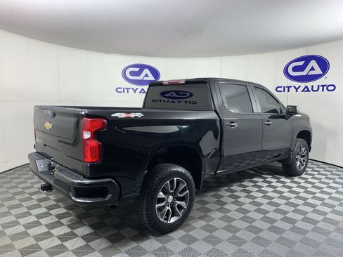 Used 2022 Chevrolet Silverado 1500 Custom w/ Safety Confidence Package AWD/4WD image 3