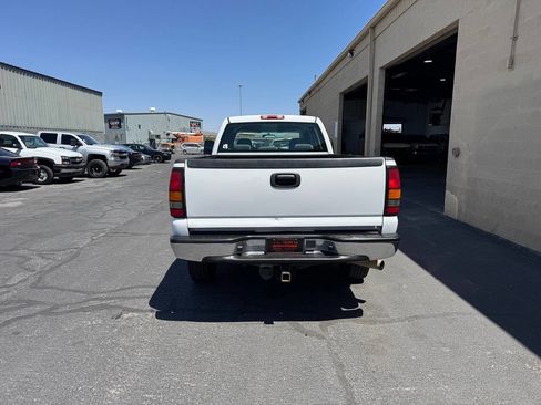 Used 2006 GMC Sierra 2500 W/T w/ Heavy-Duty Power Package RWD image 8