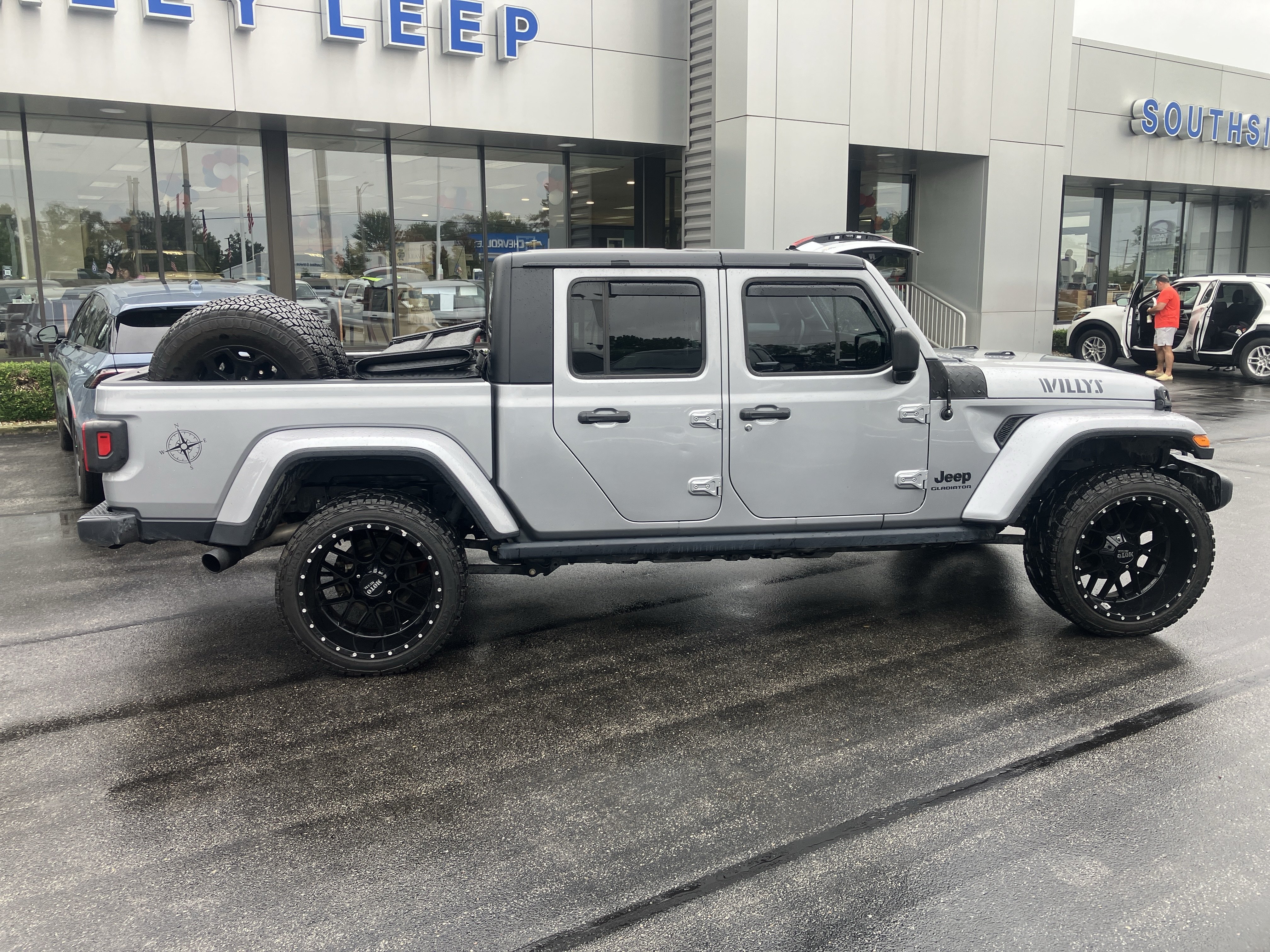 Used 2021 Jeep Gladiator Sport AWD/4WD image 8