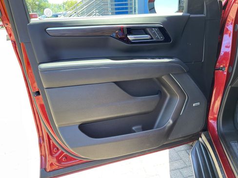Used 2025 Chevrolet Tahoe Premier AWD/4WD image 13