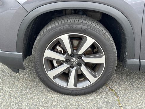 Used 2025 Honda Pilot Touring image 11