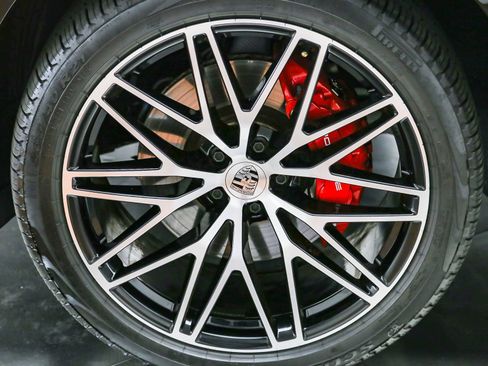 Certified 2026 Porsche Macan S AWD/4WD image 13
