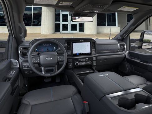 New 2025 Ford F250 Platinum w/ FX4 Off-Road Package image 31