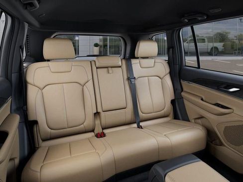 New 2025 Jeep Grand Cherokee Limited w/ Black Appearance Package image 15