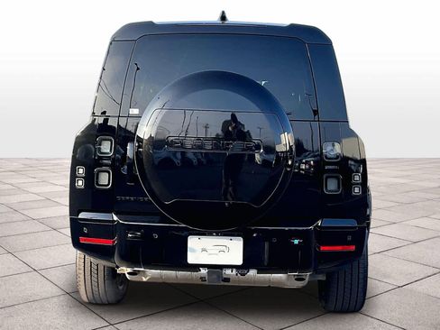 New 2026 Land Rover Defender 130 X-Dynamic SE image 6