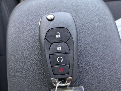 Used 2026 Chevrolet Trax RS w/ Sunroof Package image 28