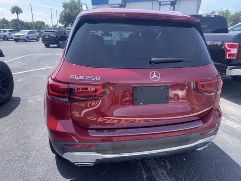 Used 2021 Mercedes-Benz GLB 250 image 3