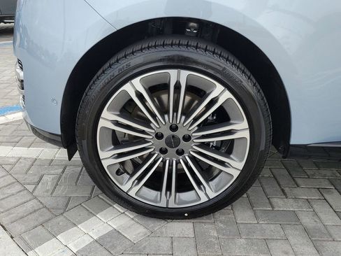 New 2026 Land Rover Range Rover Long Wheelbase Autobiography image 13