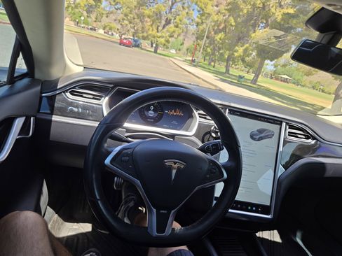 Used 2013 Tesla Model S image 24