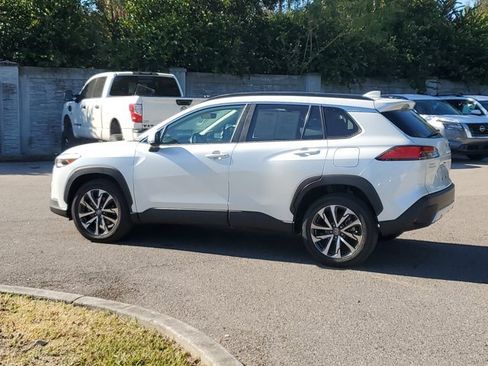 Used 2023 Toyota Corolla Cross XLE image 7